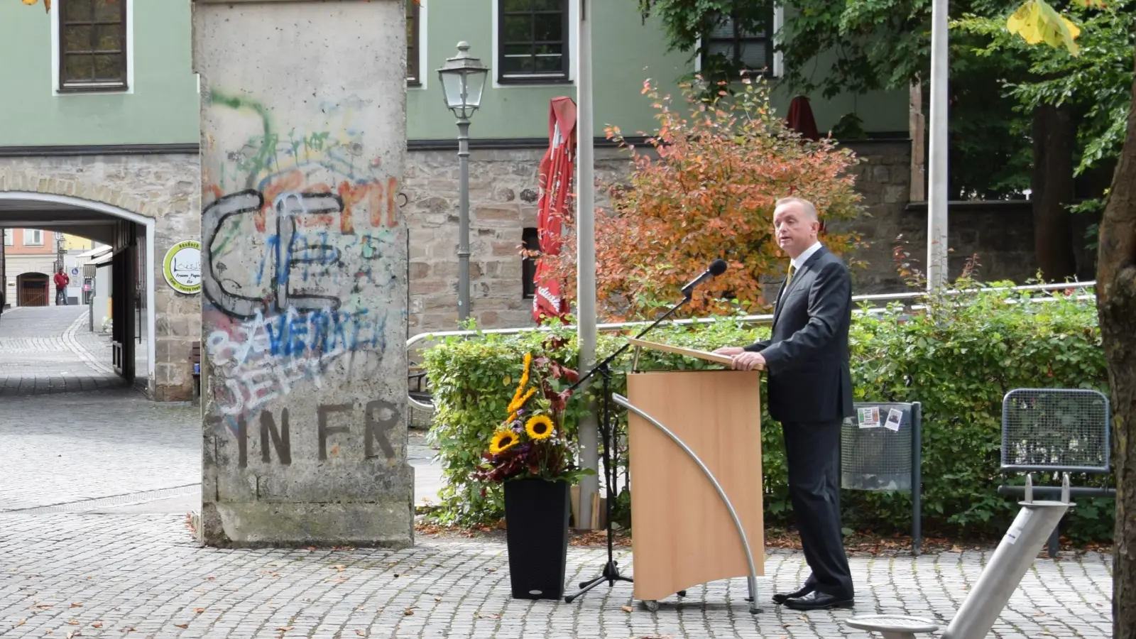 Bezeichnete das Stück Berliner Mauer an der Riviera als ewige Mahnung: Oberbürgermeister Thomas Deffner.