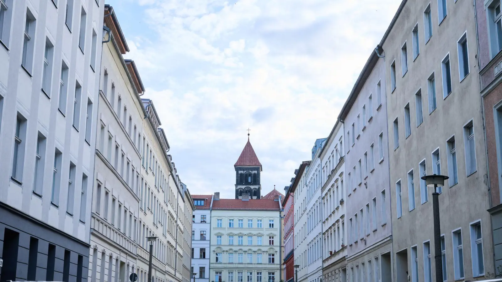 Der Trend hält an: Wohnungen, hier in Berlin, werden teurer. (Archivbild)  (Foto: Annette Riedl/dpa)