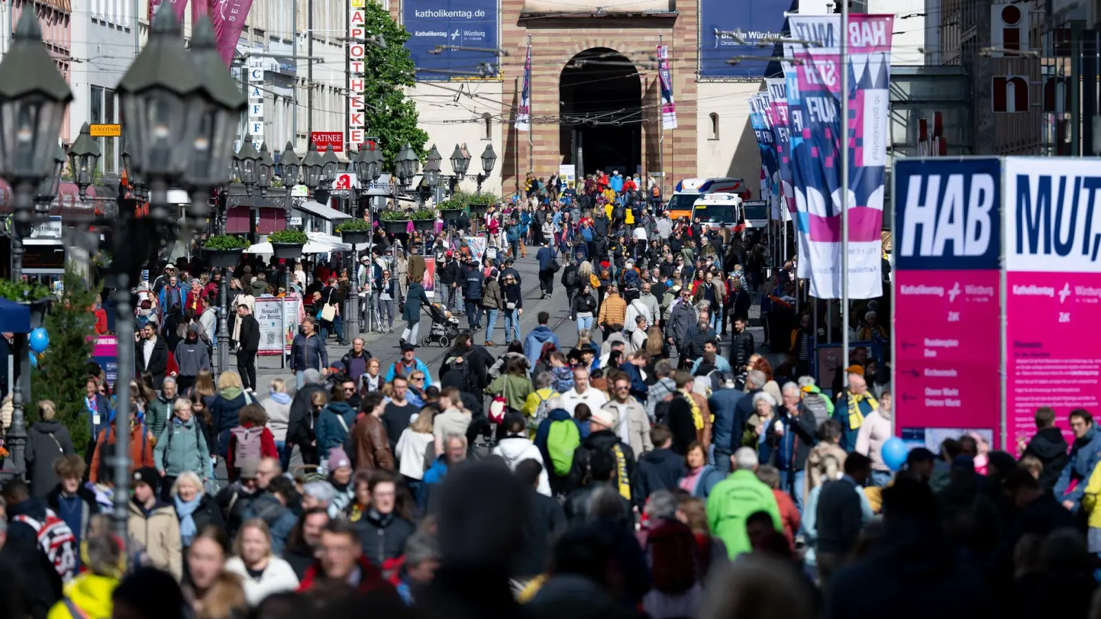Zehntausende Menschen bevölkerten den Katholikentag in Würzburg. (Archivbild) (Foto: Sven Hoppe/dpa)