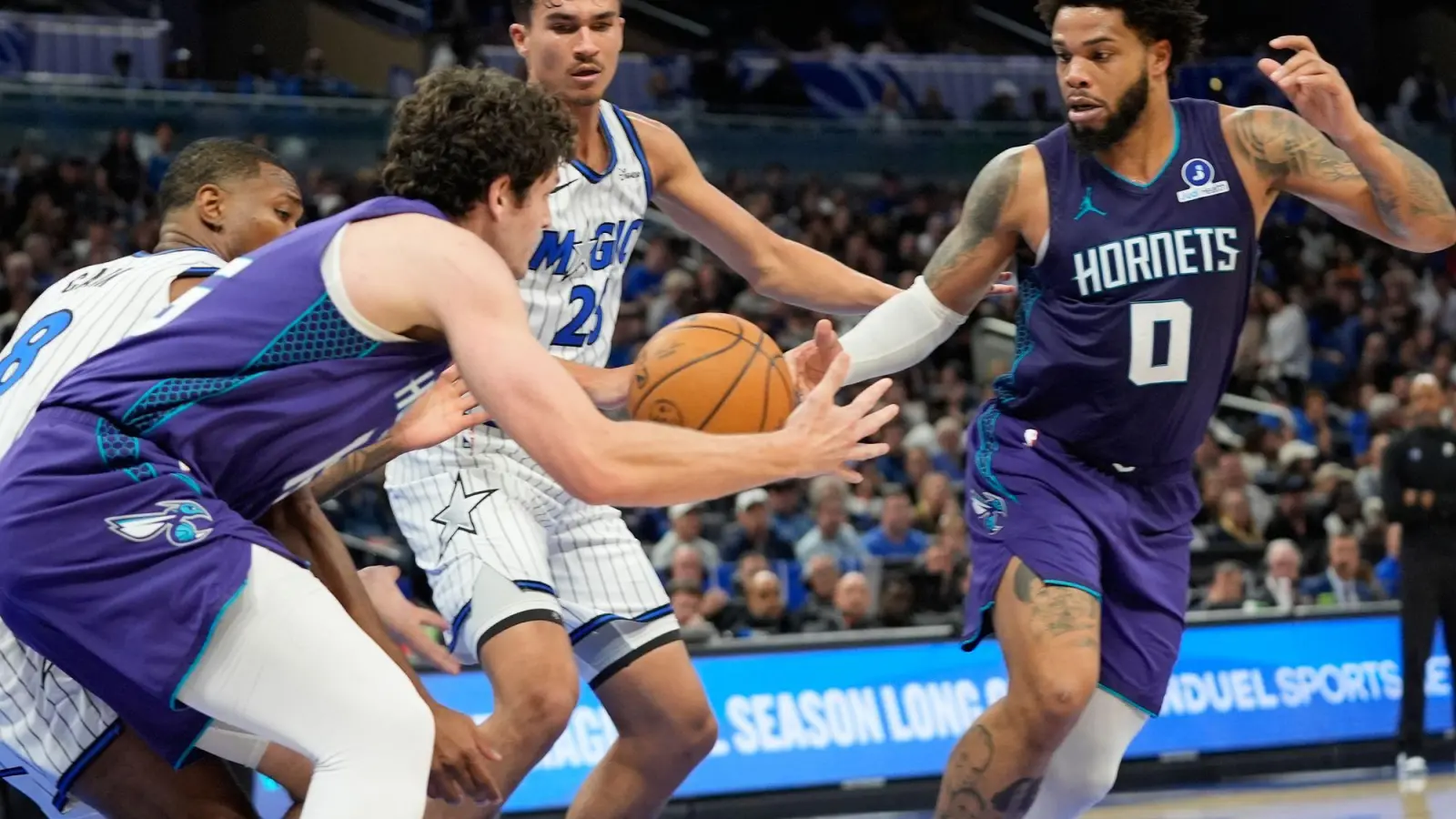 Tristan da Silva und die Orlando Magic hatten gegen die Charlotte Hornets das Nachsehen. (Foto: John Raoux/AP/dpa)