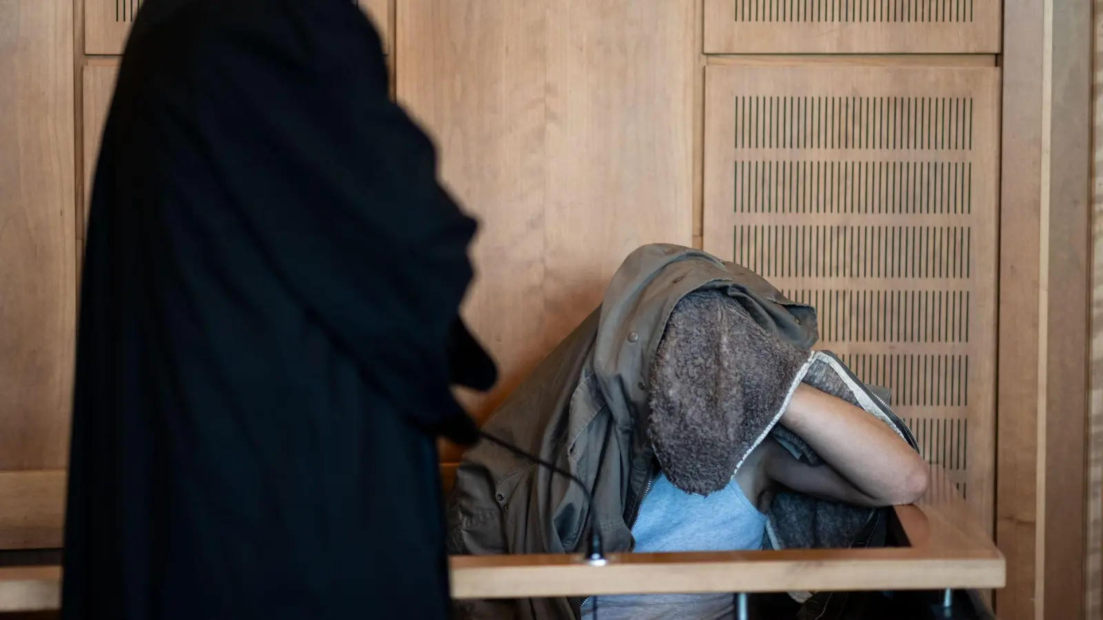 Aus Unzufriedenheit Feuer gelegt: Brandstifter verurteilt. (Foto: Fabian Strauch/dpa)