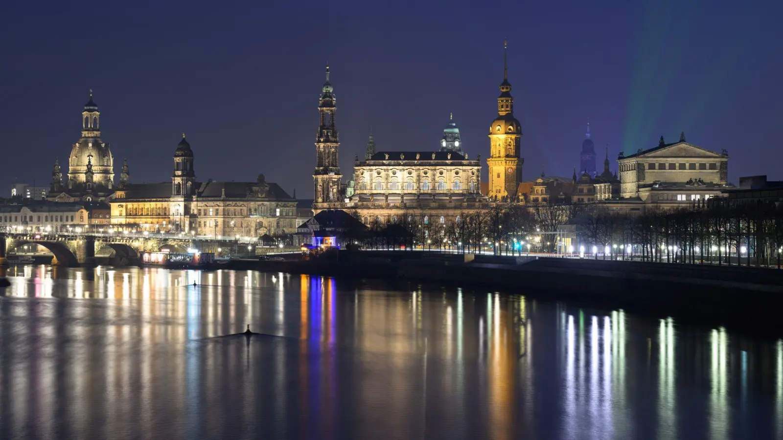 Gedenken und Widerstand - Dresden begeht 80. Jahrestag der Zerstörung der Stadt  (Foto: Robert Michael/dpa)