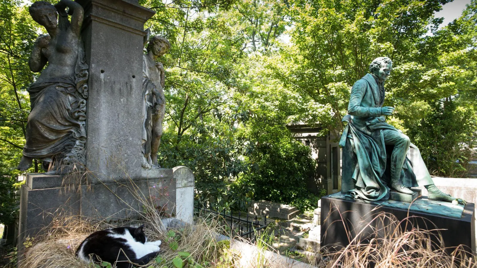 Historische Grabstätten auf Pariser Friedhöfen warten auf eine neue Nutzung. (Archivbild) (Foto: picture alliance / dpa)