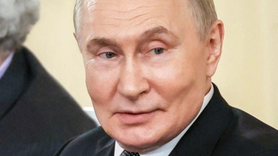 Der russische Präsident antwortet auf Fragen von Vertretern internationaler Nachrichtenagenturen. (Foto: Vyacheslav Prokofyev/Pool Sputnik Kremlin/AP/dpa)