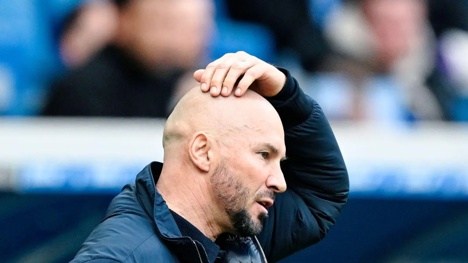 Nachdenklich aufgrund der letzten Ergebnisse: Christian Ilzer will in Augsburg mit Hoffenheim zurück in die Erfolgsspur. (Archivbild) (Foto: Uwe Anspach/dpa)