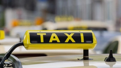 Die Taxibranche kämpft seit Jahren gegen den Wettbewerb durch Mietwagenplattformen wie Uber oder Bolt. (Archivbild) (Foto: Rolf Vennenbernd/dpa)