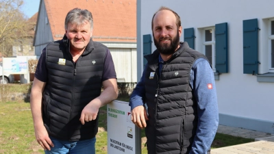 Beschäftigen sich mit den aktuellsten Entwicklungen rund um Energie und Biogas: Norbert Bleisteiner, Leiter des Fachzentrums für Energie und Landtechnik (FEL), und Marco Hauf, Biogas-Experte am FEL. (Foto: Antonia Müller)