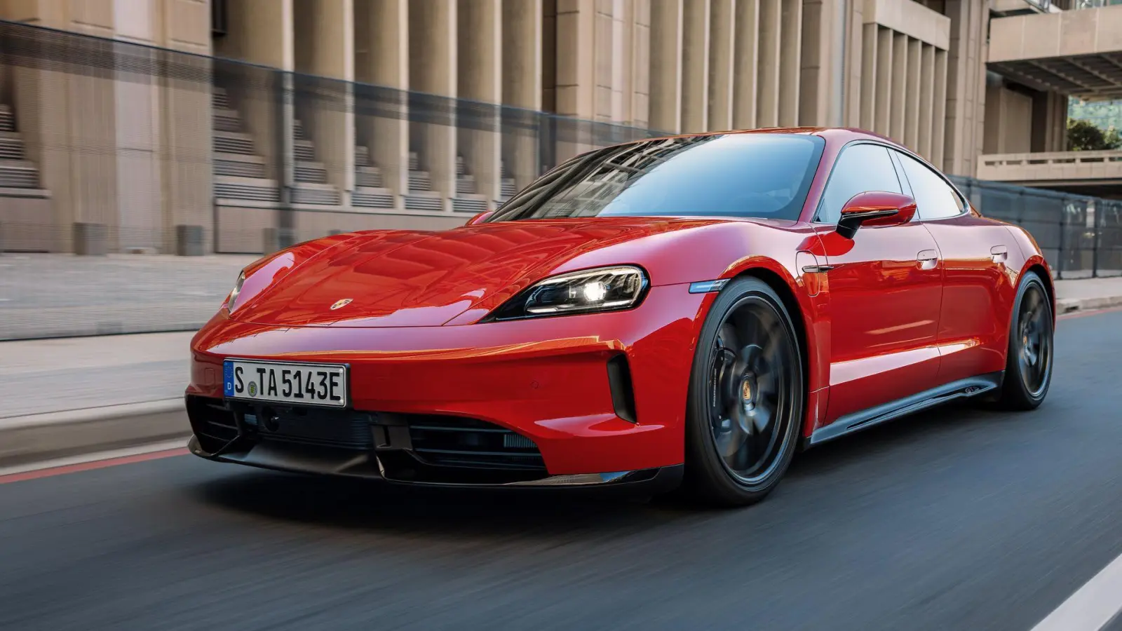 Kommt auf Wunsch mit E-Shift-System: der Porsche Taycan. (Foto: Porsche AG/dpa-tmn)