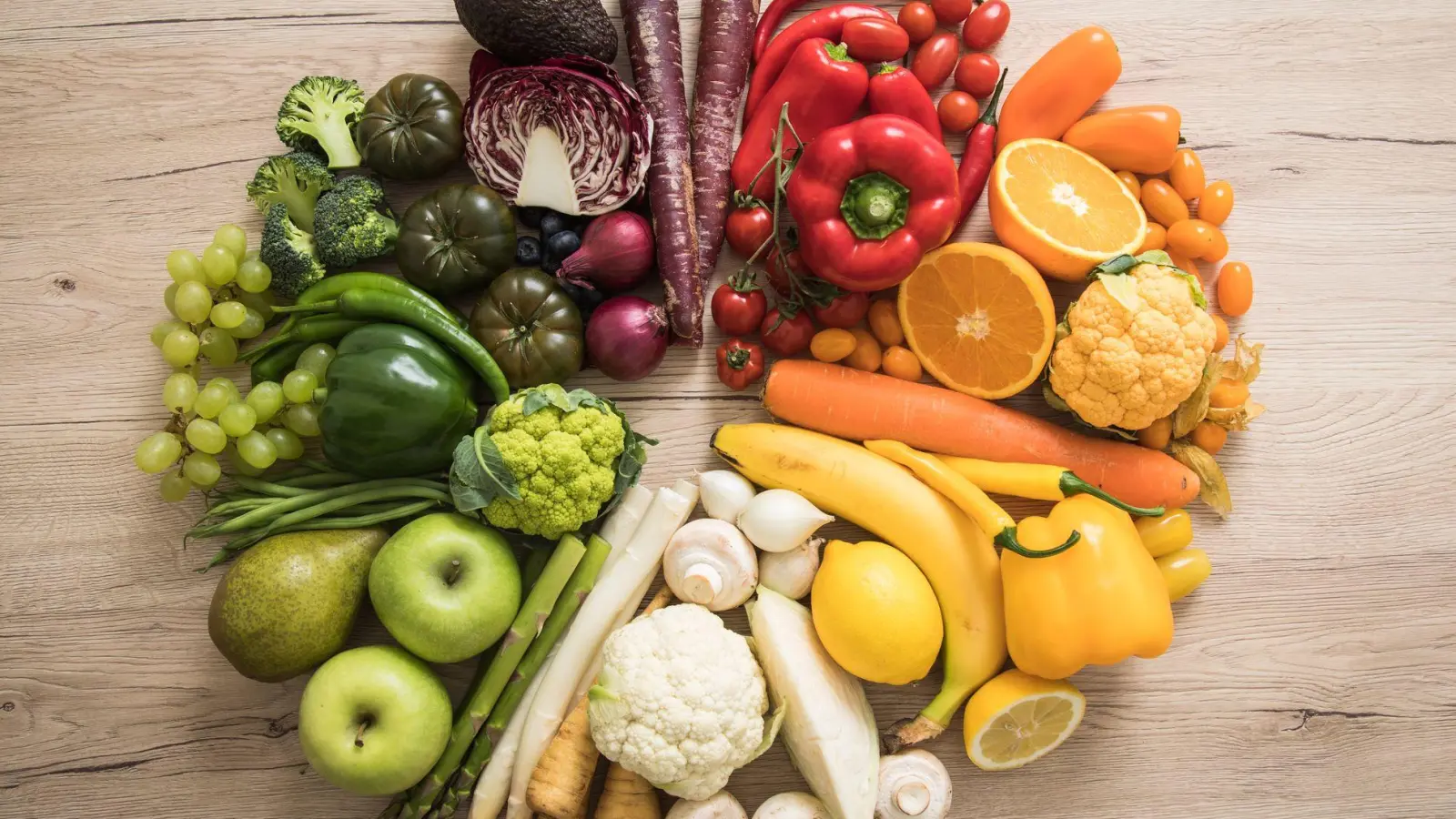 Täglich mindestens 5 Portionen Obst oder Gemüse haben einen positiven Effekt auf den Darm. (Foto: Christin Klose/dpa-tmn)