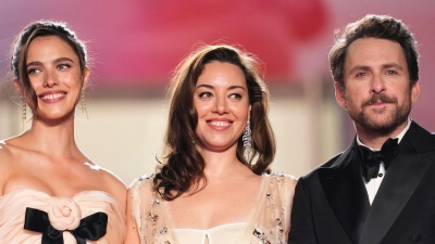 Margaret Qualley (l-r), Aubrey Plaza und Charlie Day bei der Filmpremiere.  (Foto: Scott A Garfitt/Invision/AP/dpa)