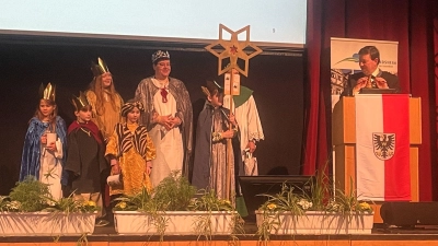 Eine schöne Tradition beim Neujahrsempfang: Die Sternsinger bringen ihre Botschaft und den Segen mit. Foto: Gerhard Krämer (Foto: Gerhard Krämer)