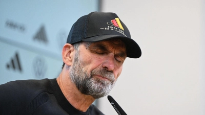 Jürgen Klopp erklärt die Niederlage, verfällt aber nicht in Depression. (Foto: Sven Hoppe/dpa)