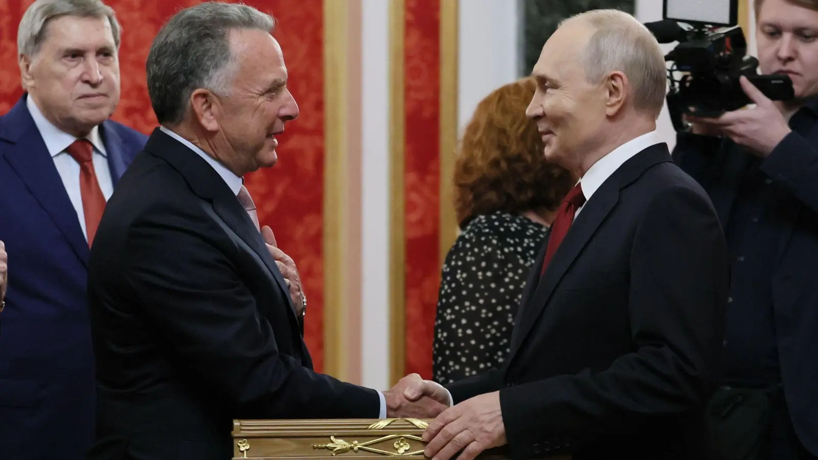 Der US-Unterhändler Steve Witkoff will bei einem neuen Besuch in St. Petersburg Kremlchef Wladimir Putin neue Vorschläge für eine Friedenslösung im russischen Angriffskrieg gegen die Ukraine unterbreiten. (Archivbild) (Foto: Mikhail Metzel/Pool Sputnik Kremlin/AP/dpa)