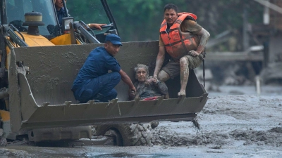 Die Sturzflut ereignete sich in der Grenzregion zwischen China und Nepal. (Foto: Niranjan Shrestha/AP/dpa)