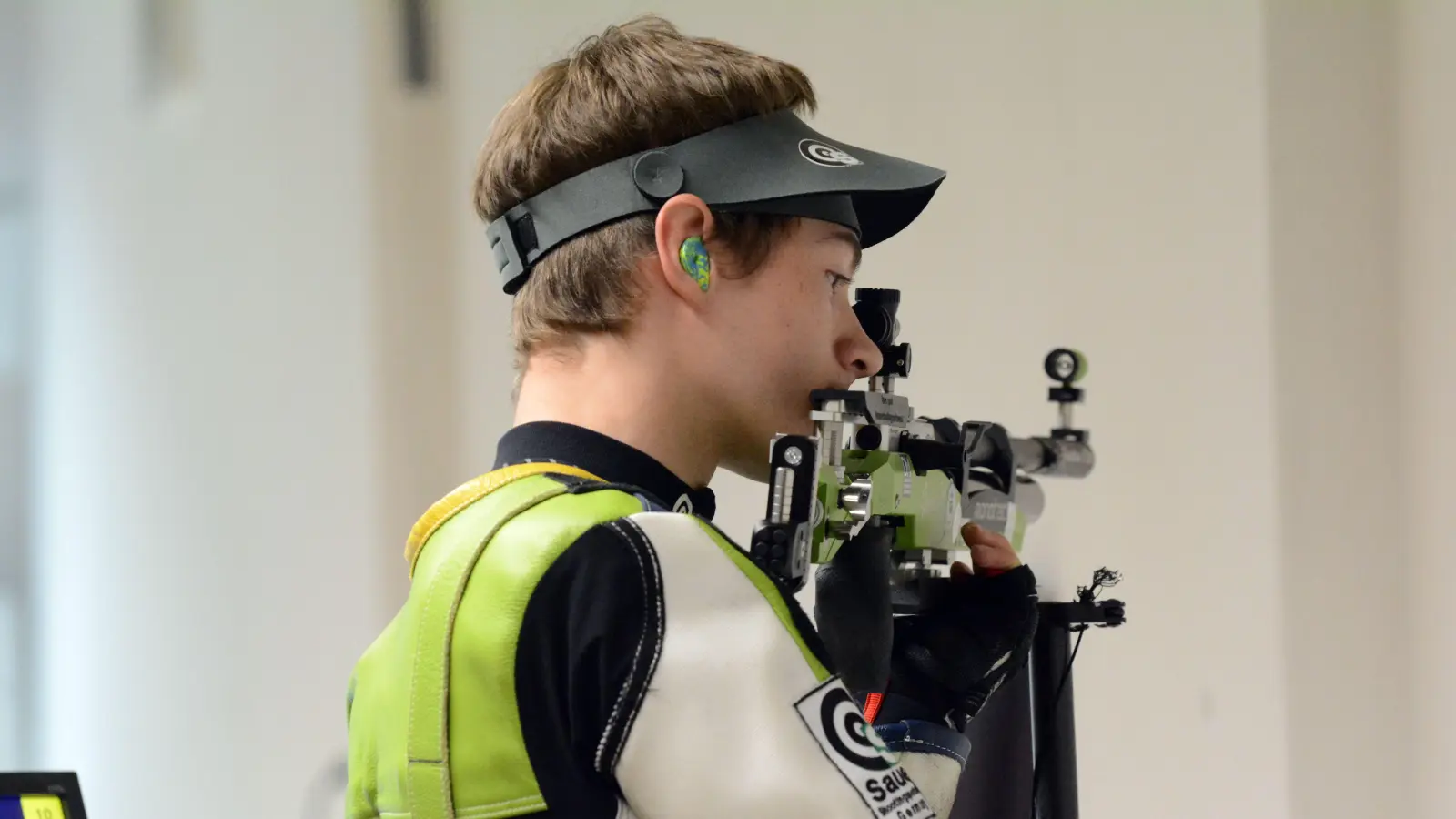 Justus Ott, hier bei einem Ligawettkampf mit dem Luftgewehr, nimmt die Kleinkaliber-Europameisterschaft ins Visier. (Foto: Ralf Simon)