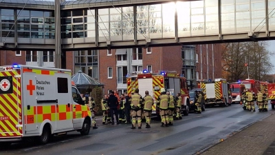 Bei einem Brand in einem Seniorenheim in Cloppenburg ist eine Frau gestorben und 30 Menschen wurden verletzt. (Foto: Nord-West-Media TV/dpa)