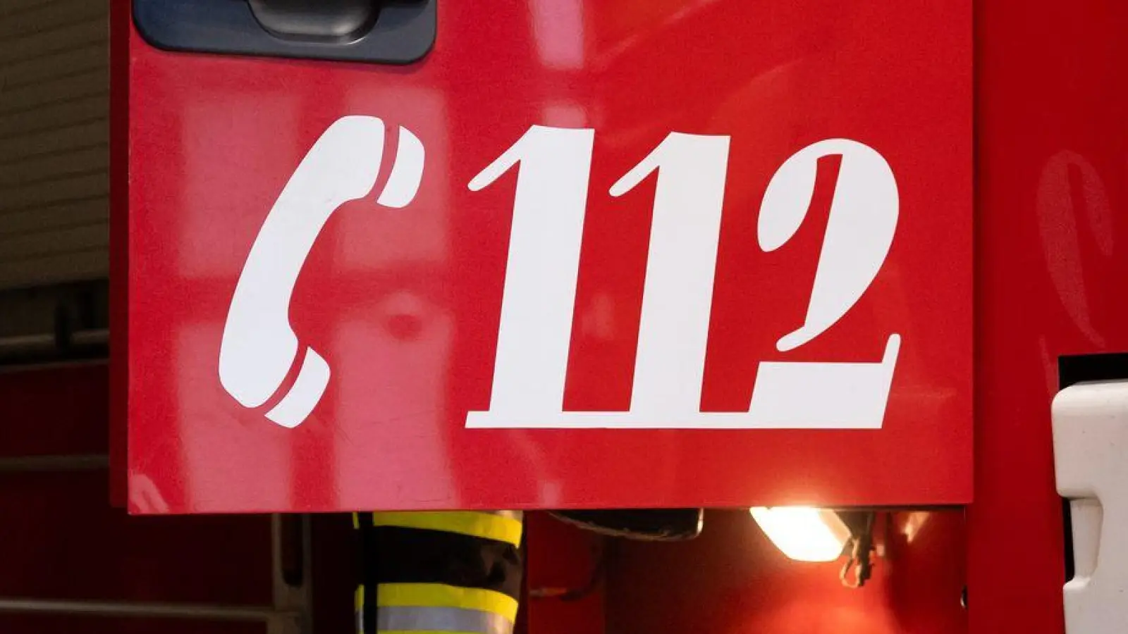 Nach dem Brand in Viechtach ermittelt die Polizei zur zunächst unbekannten Brandursache. (Symbolbild) (Foto: Niklas Treppner/dpa)