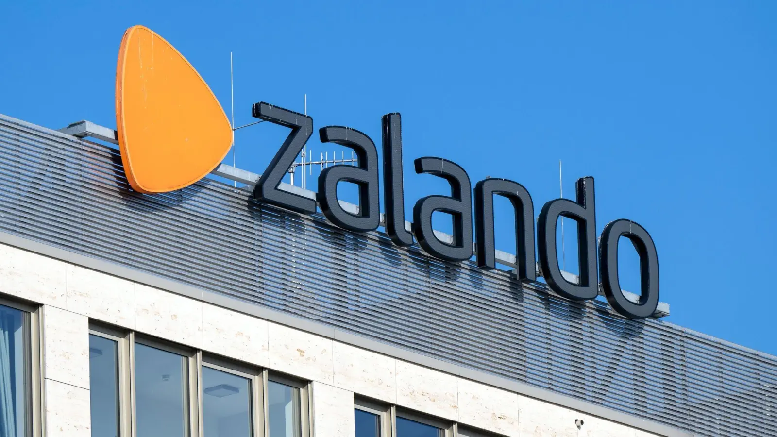 Zalando hat insgesamt rund 17.000 Beschäftigte. (Foto: Monika Skolimowska/dpa-Zentralbild/dpa)