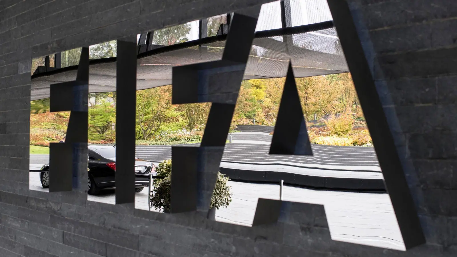 Der Europäische Gerichtshof hatte im vergangenen Oktober einen Teil der FIFA-Transferregeln für unrechtmäßig erklärt. (Foto: Ennio Leanza/epa/dpa)