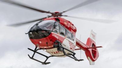Die Männer mussten in ein Krankenhaus geflogen werden. (Symbolbild) (Foto: Daniel Karmann/dpa)