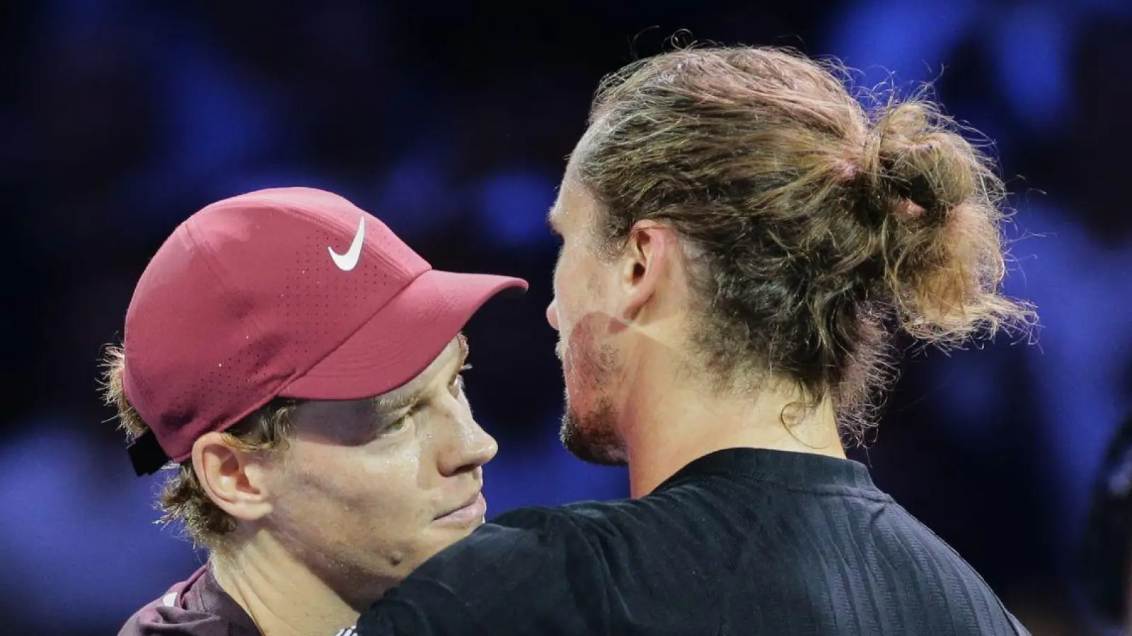 Schätzen und respektieren sich: Jannik Sinner (l) und Alexander Zverev (Foto: Heinz-Peter Bader/AP/dpa)
