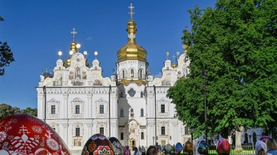 Infolge russischen Raketenbeschusses ist die Mariä-Entschlafens-Kathedrale des Unesco geschützten Höhlenklosters in der ukrainischen Hauptstadt in Kiew in Brand geraten. (Archivbild) (Foto: Sergei Chuzavkov/SOPA Images via ZUMA Press Wire/dpa)