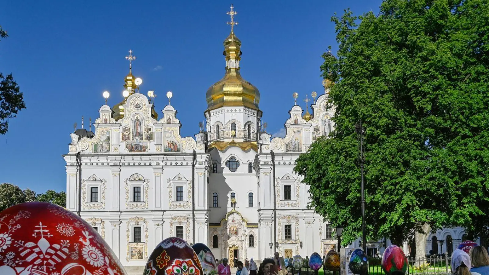 Infolge russischen Raketenbeschusses ist die Mariä-Entschlafens-Kathedrale des Unesco geschützten Höhlenklosters in der ukrainischen Hauptstadt in Kiew in Brand geraten. (Archivbild) (Foto: Sergei Chuzavkov/SOPA Images via ZUMA Press Wire/dpa)