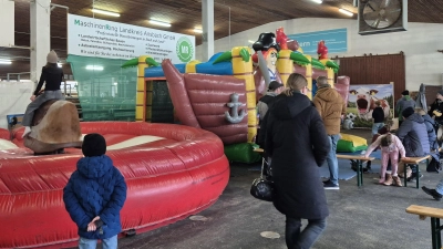 Besonders die jungen Besucherinnen und Besucher kamen beim Familienprogramm in der Rezathalle auf ihre Kosten.  (Foto: Christina Özbek)