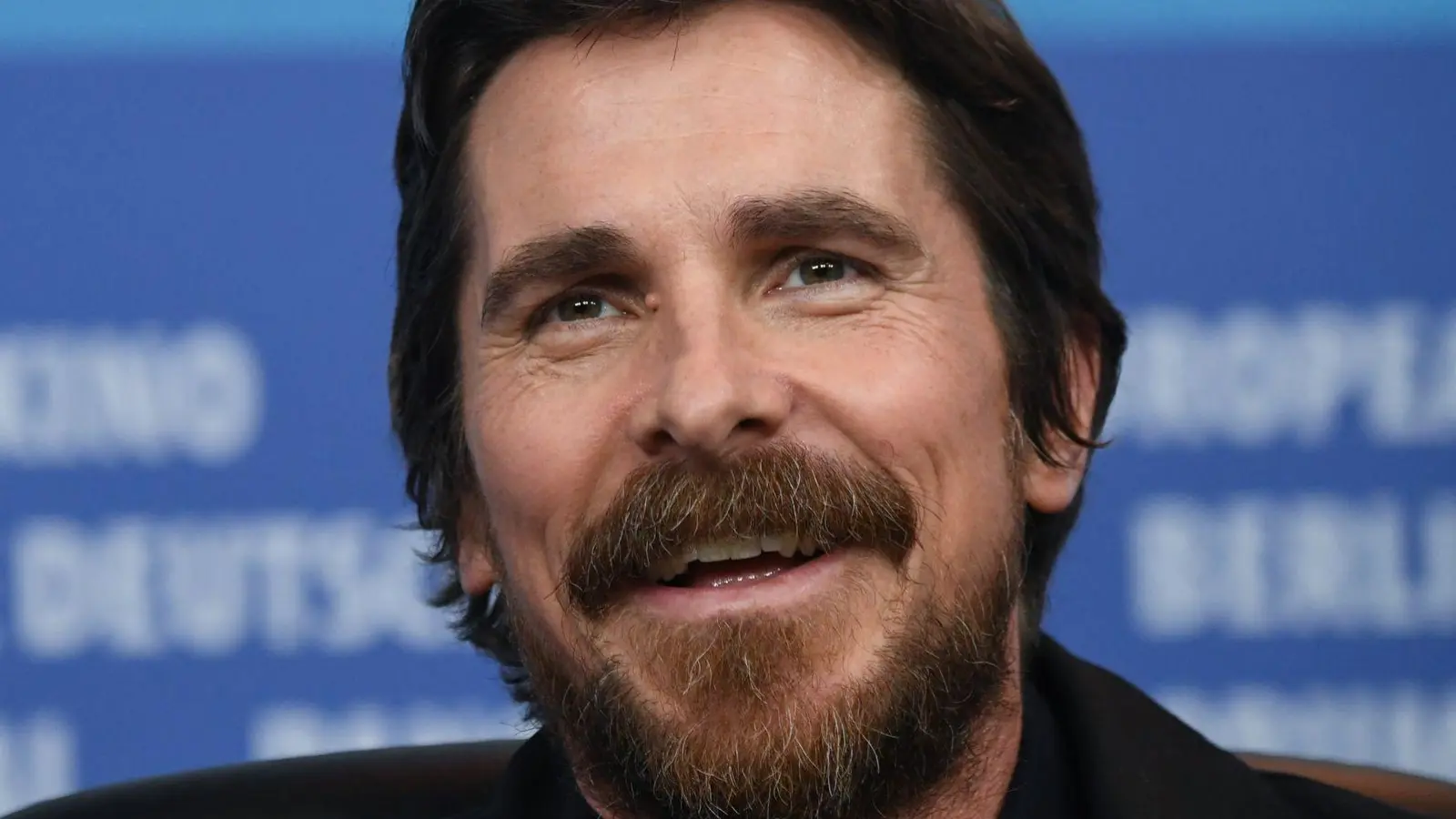 Christian Bale nimmt „Heat 2“ ins Visier. (Archivfoto)  (Foto: Ralf Hirschberger/dpa)