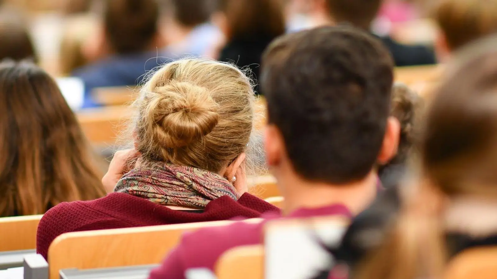 Neue Studiengänge haben oft Namen, die viele Studieninteressierte anziehen - man sollte sich von schillernden Titeln aber nicht blenden lassen. (Foto: Uwe Anspach/dpa)