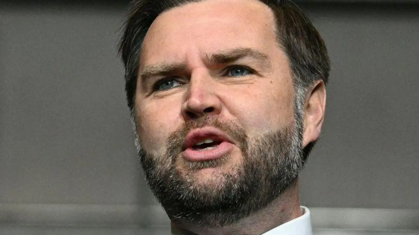 Vance' Vergleich mit der US-Wirtschaft sorgt für Irritationen: „Die Titanic lässt sich nicht über Nacht wenden.“ (Foto: Jim Watson/POOL AFP/AP/dpa)