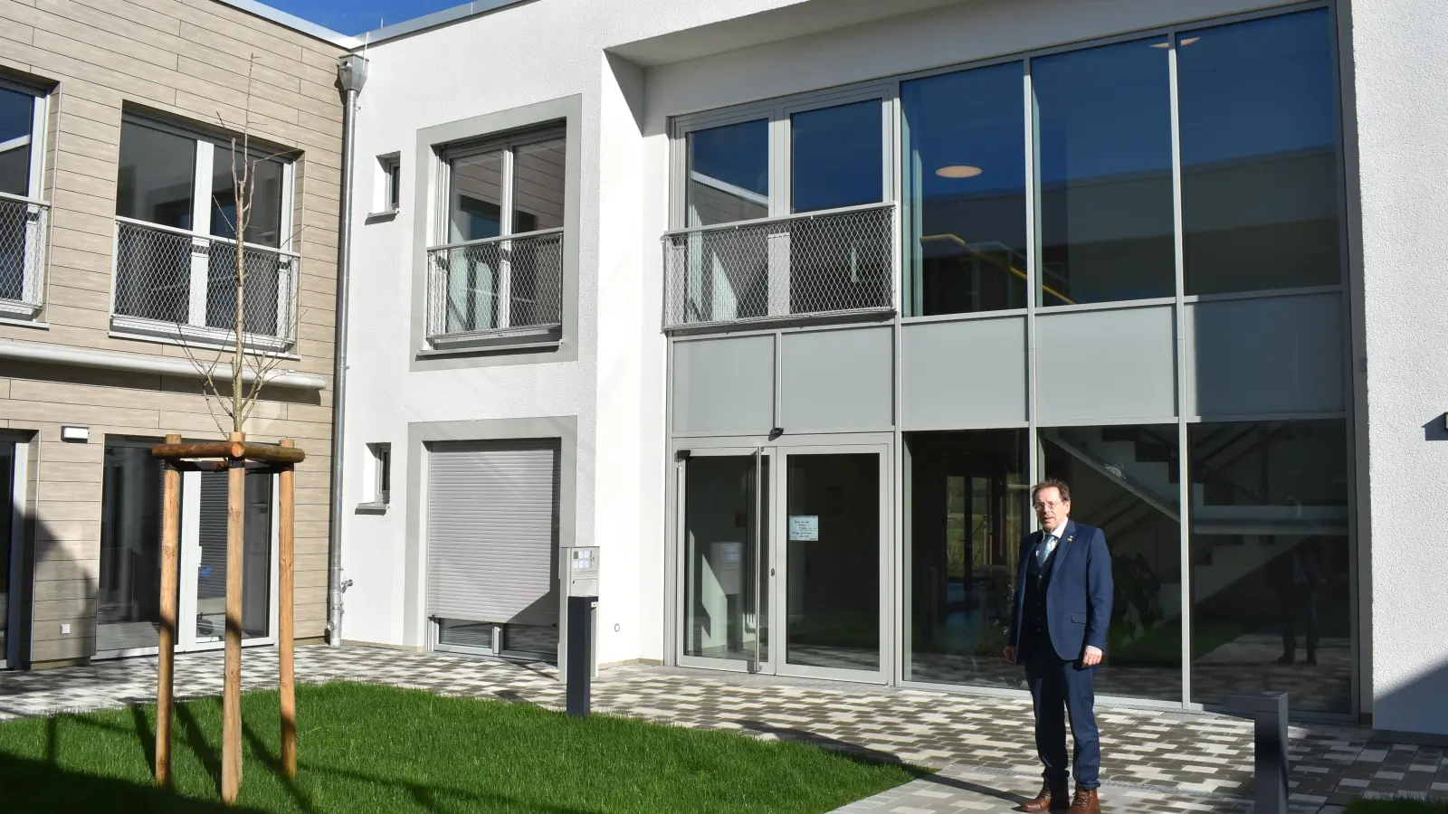 Hans Herold, Vorsitzender der Lebenshilfe Neustadt/Aisch-Bad Windsheim, freut sich, dass die neue Wohnstätte für Menschen mit einem Handicap in Neustadt inzwischen bezogen werden konnte. (Foto: Ute Niephaus)