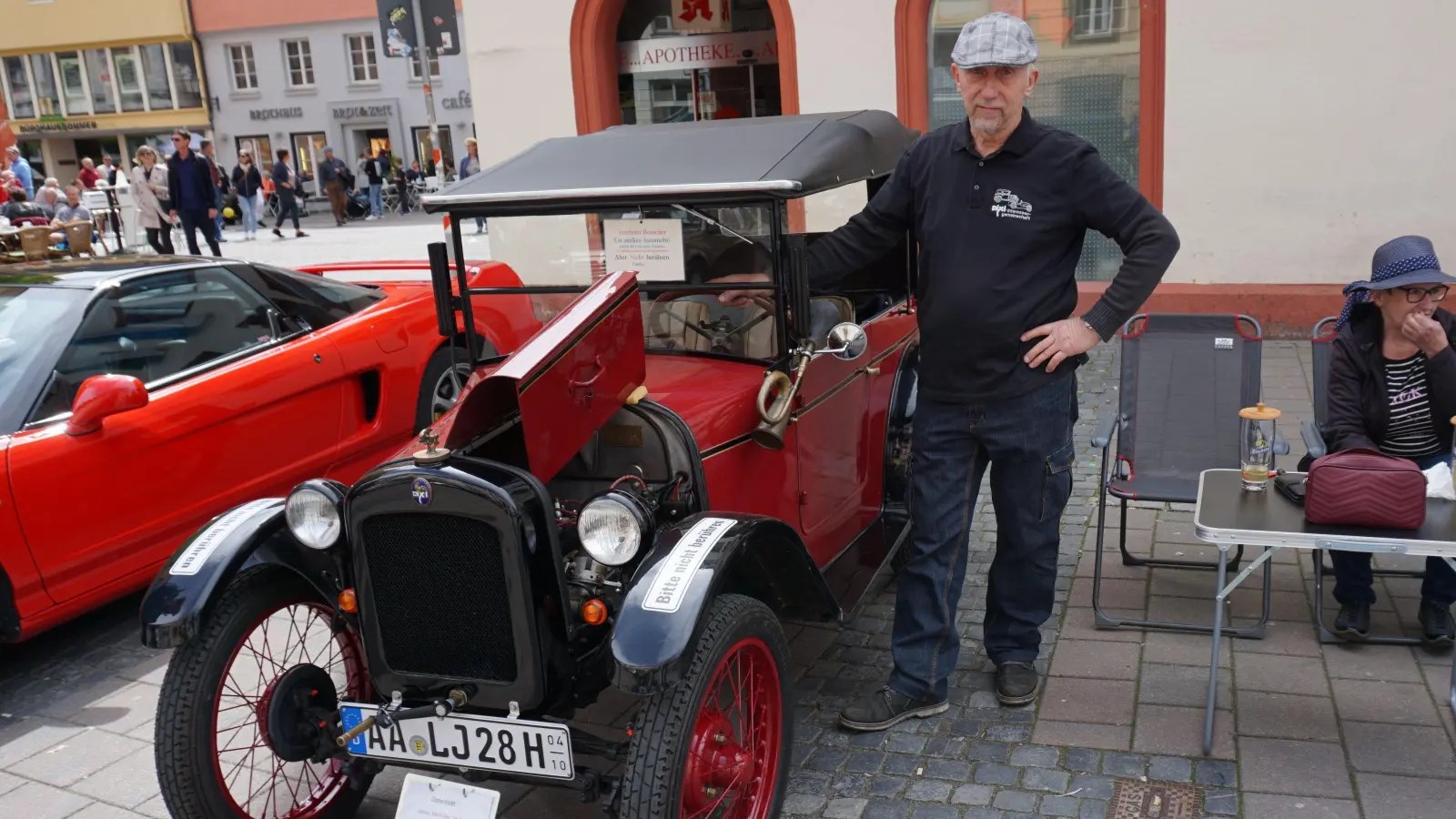 Josef Lemmermeyer hat seinen BMW-Pixi DA 1, Baujahr 1928, selbst restauriert. Gemeinsam mit seiner Frau Angela, die ein historisches Mercedes Cabrio steuerte, reiste er aus Jagstheim (Kirchheim am Ries) an. (Foto: Andrea Walke)