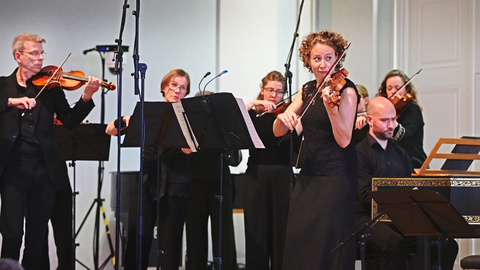 Feinsinnige Interpretin in Bachs E-Dur-Violinkonzert: die Geigerin Cecilia Bernardini. (Foto: Jim Albright)