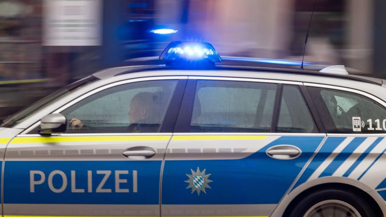 Die Sperrung wird voraussichtlich bis in die Mittagsstunden andauern. (Symbolbild) (Foto: Peter Kneffel/dpa)