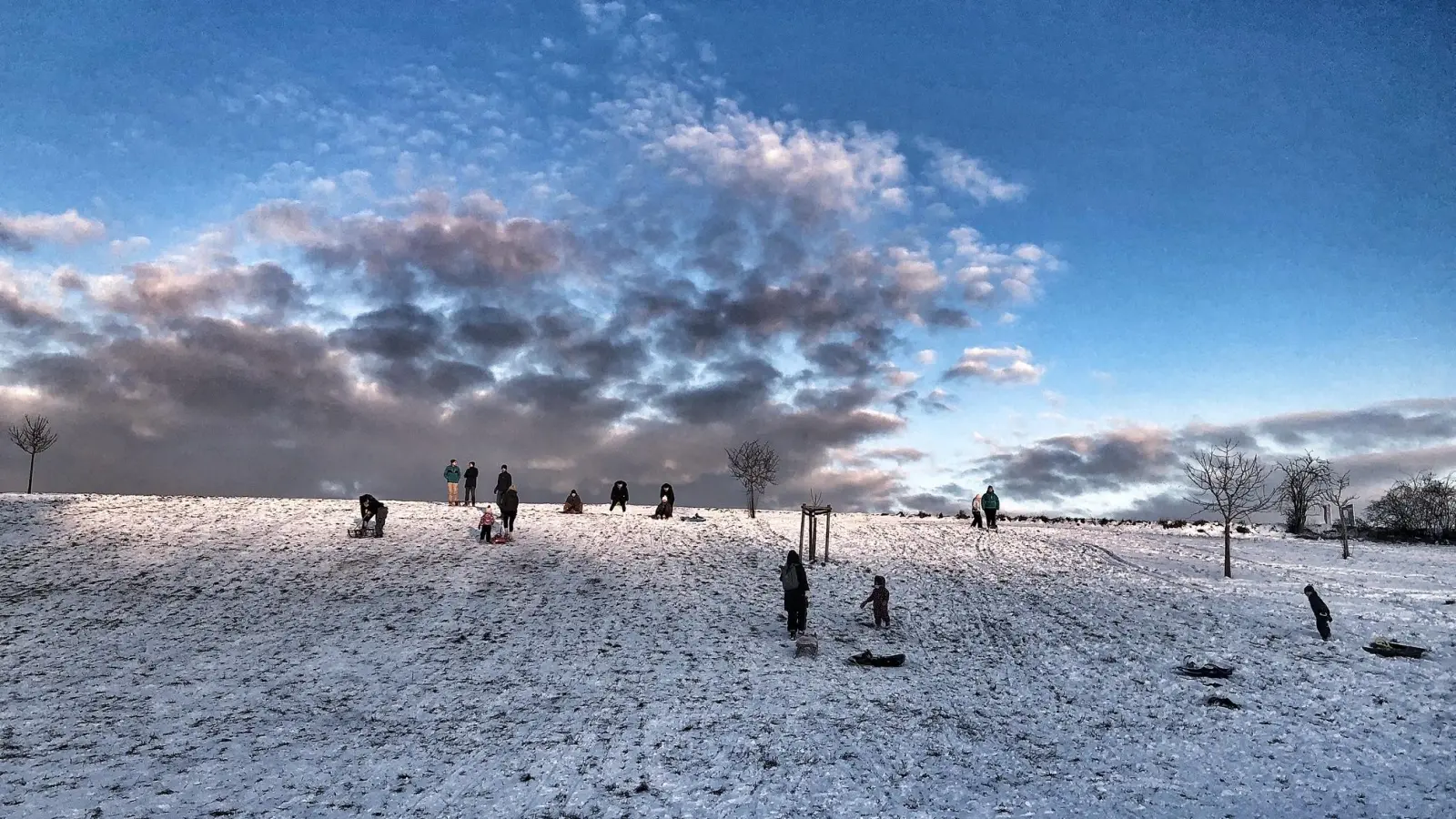 Spaß unterm weiß-blauen Himmel gibt es am Klinger in Neustadt, zeigt unser Leser Rainer Hillebrand. (Foto: Rainer Hillebrand)