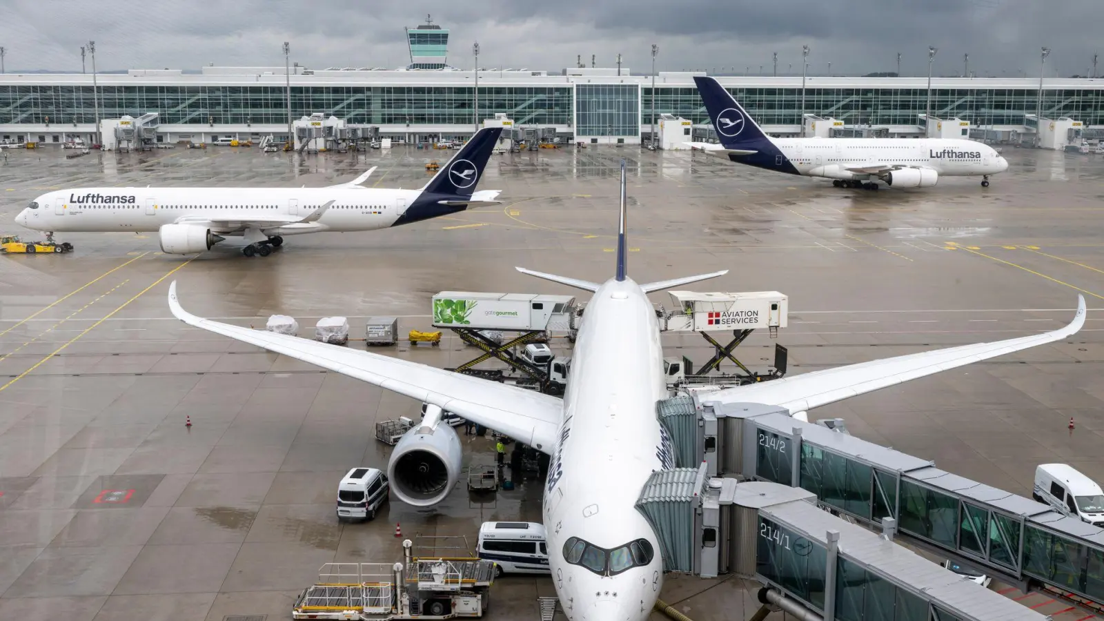 Die Frage nach der dritten Startbahn am Flughafen München sorgt seit Jahren für Streit. (Symbolbild) (Foto: Peter Kneffel/dpa)