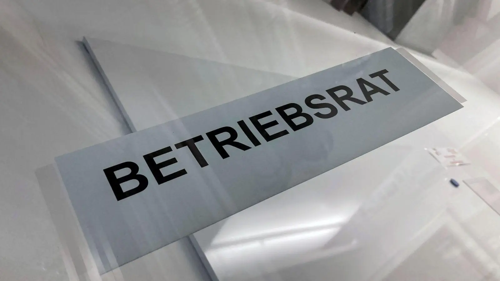Aus Sicht der Arbeitgeber läuft die Mitbestimmung der Betriebsräte in Unternehmen nicht optimal. (Archivbild) (Foto: Nicole Becker/dpa)