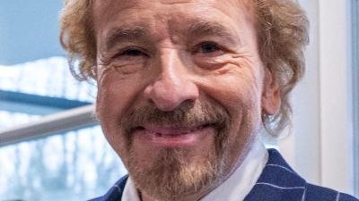 Seine Frau Karina drängte Thomas Gottschalk nach eigenen Angaben zum Arzt zu gehen. (Archivbild) (Foto: Armin Weigel/dpa)