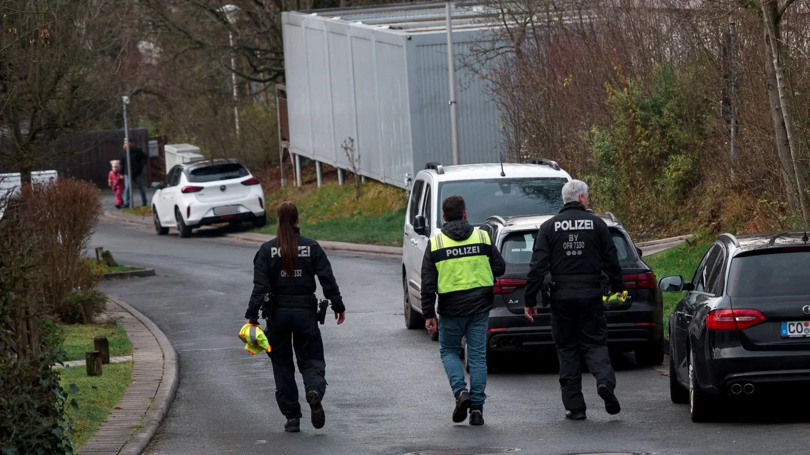 Bevor die Leiche der 40-Jährigen gefunden wurde, suchte die Polizei mehrmals nach der zunächst vermissten Frau. (Archivbild) (Foto: Daniel Vogl/dpa)