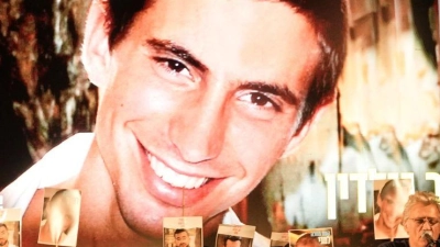 Der 2014 getötete Soldat Hadar Goldin ist eines von vielen Opfern der Hamas. (Foto: Mahmoud Illean/AP/dpa)