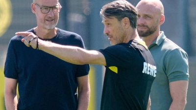 Die BVB-Bosse wollen das Team von Trainer Niko Kovac (2.v.r.) noch mal verstärken. (Archivbild) (Foto: Bernd Thissen/dpa)