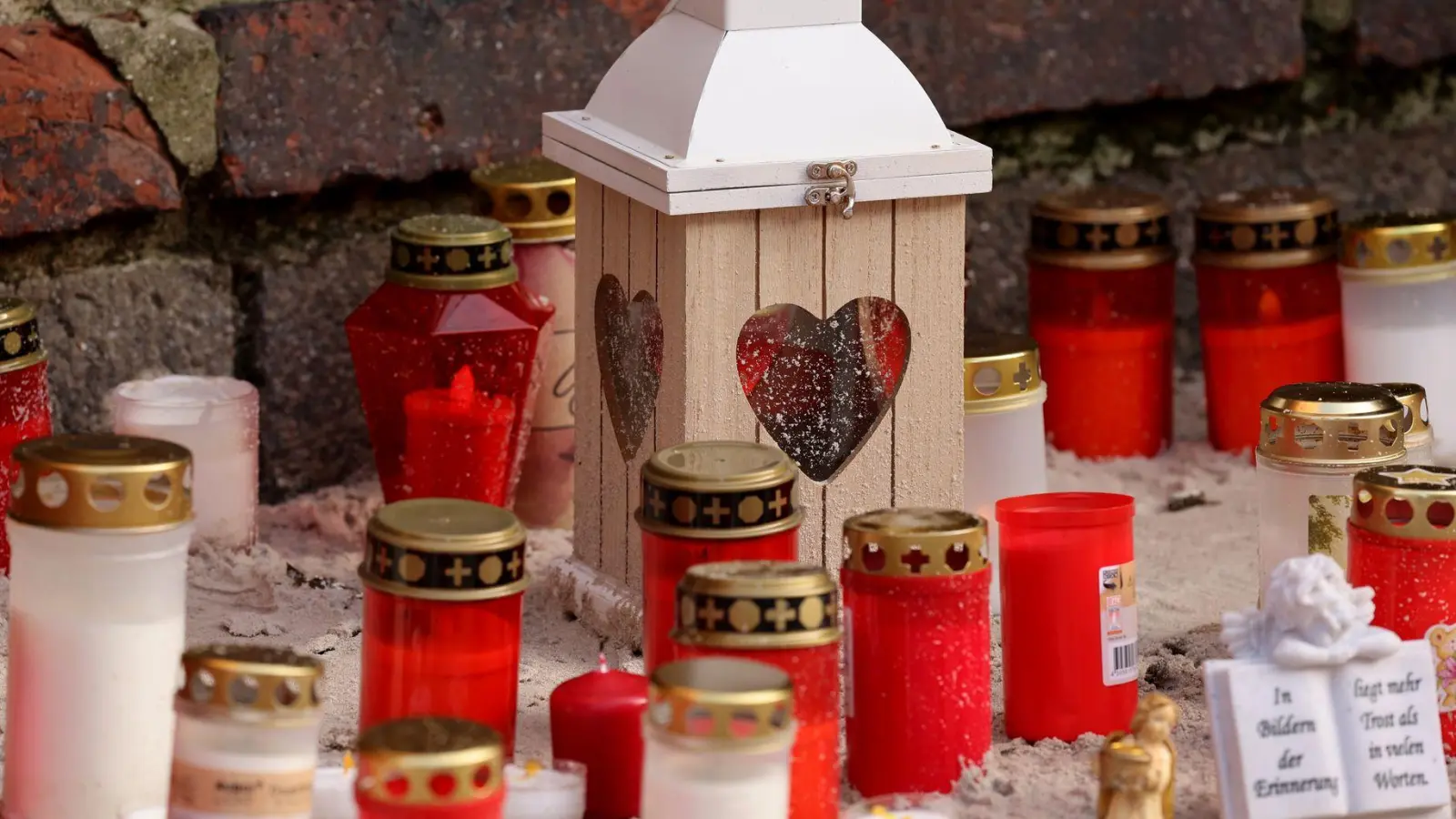 Der gewaltsame Tod des Grundschülers Fabian sorgte für Trauer und Fassungslosigkeit. (Archivbild) (Foto: Bernd Wüstneck/dpa)