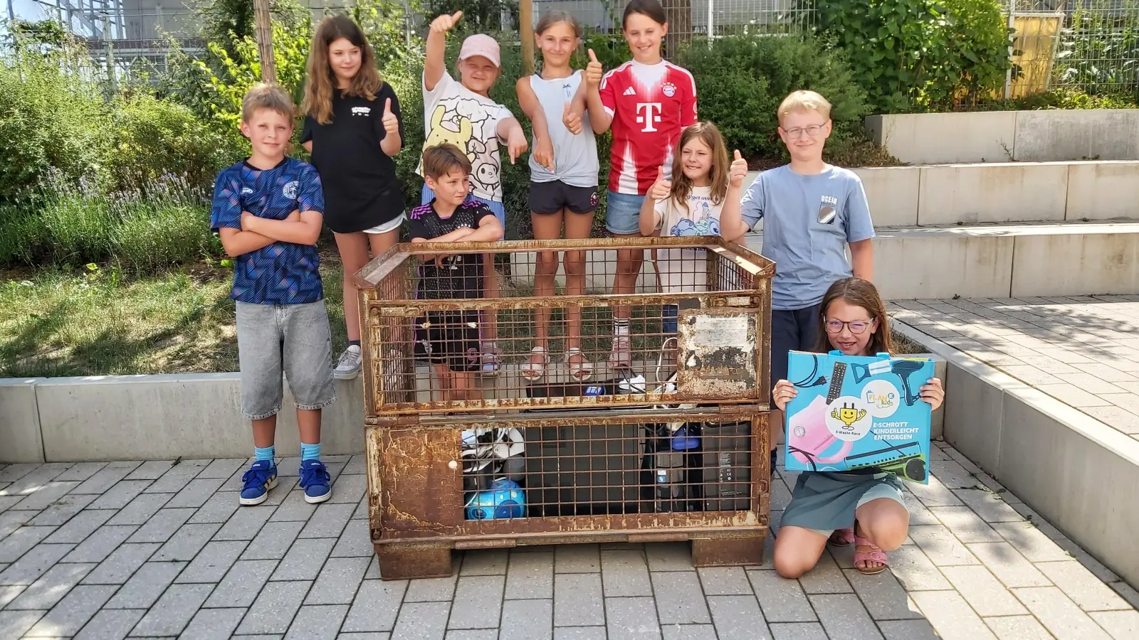 An der Grundschule Schalkhausen wird von der vierten Klasse in einem bayernweiten Wettbewerb Elektroschrott gesammelt.  (Foto: Anke Merklein)