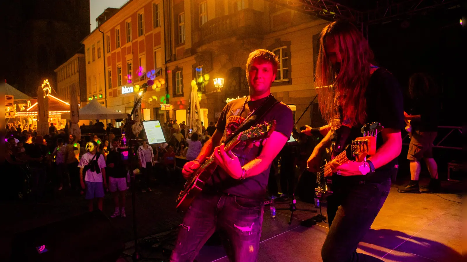Die Musiker von Tape Jam haben bei ihrem Auftritt sichtlich Spaß. (Foto: Evi Lemberger)