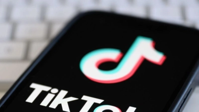 Von Tiktok heißt es, um die Sicherheit der Community zu gewährleisten, entferne man Inhalte, die behaupten, dass der 24. April der Nationale Tag der Vergewaltigung sei, da es sich dabei um Fehlinformationen handelt. (Foto: Robert Michael/dpa)