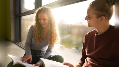 Mit den aktuellen Herausforderungen in den Bereichen Energie und Landwirtschaft befassen sich die neuen Studiengänge. (Foto: HSWT/J. Gangkofer)