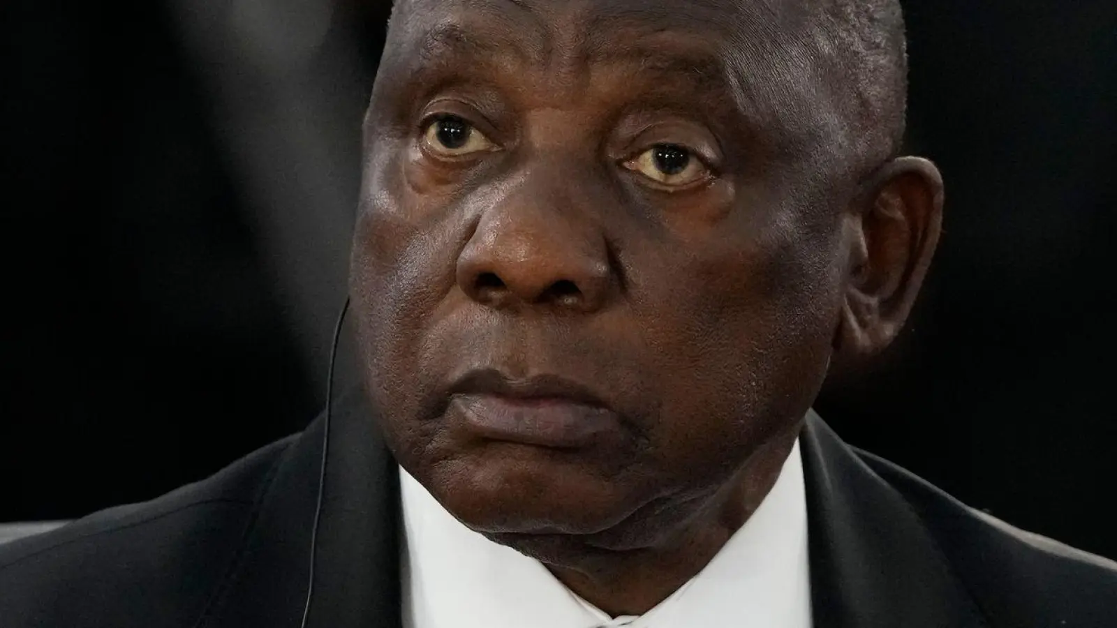 Ramaphosa richtet eine Kommission ein, die die Vorwürfe gegen den Polizeiminister untersuchen soll.  (Foto: Eraldo Peres/AP/dpa)