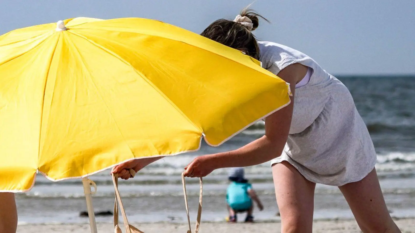 Von der Reiselust profitieren auch die Urlaubsregionen im Inland - wie hier St. Peter-Ording in Schleswig-Holstein. (Foto: Axel Heimken/dpa)