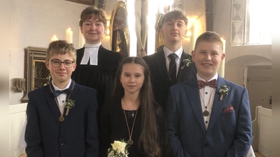 Im Gottesdienst wurden insgesamt vier Jugendliche aus der Kirchengemeinde Sinbronn mit Dürrwangen von Pfarrerin Ursula Klemm Conrad konfirmiert.  (Foto: Georg Piott)